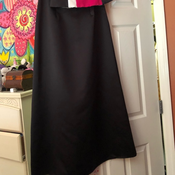 Beautiful evening gown - Picture 3 of 5